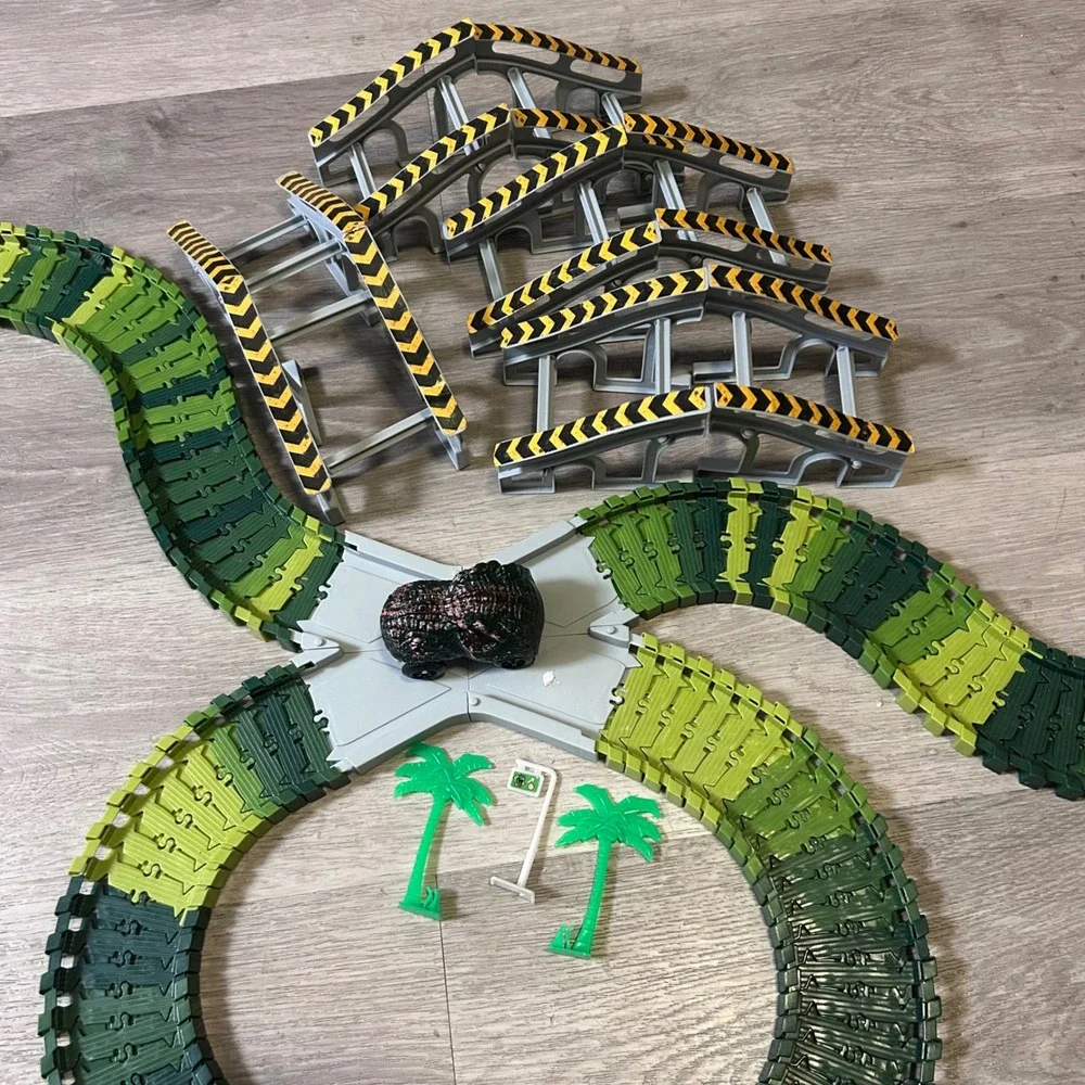 Qiaoheng Toys Dinosaur Flexible Race Track Set with Motorized T-Rex Car CF1616A